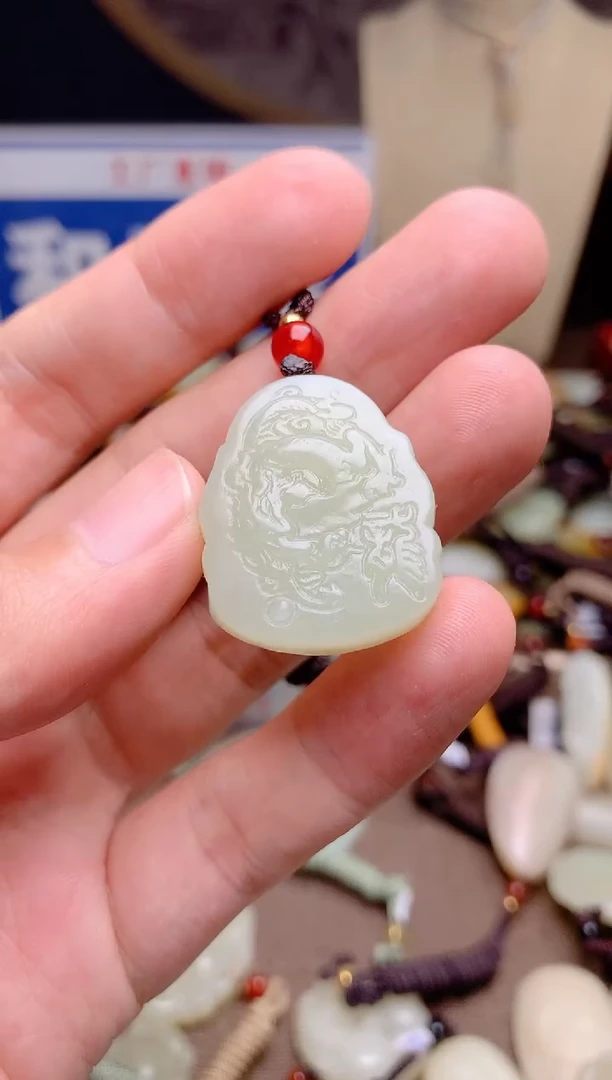 和田玉未镶嵌颈饰1