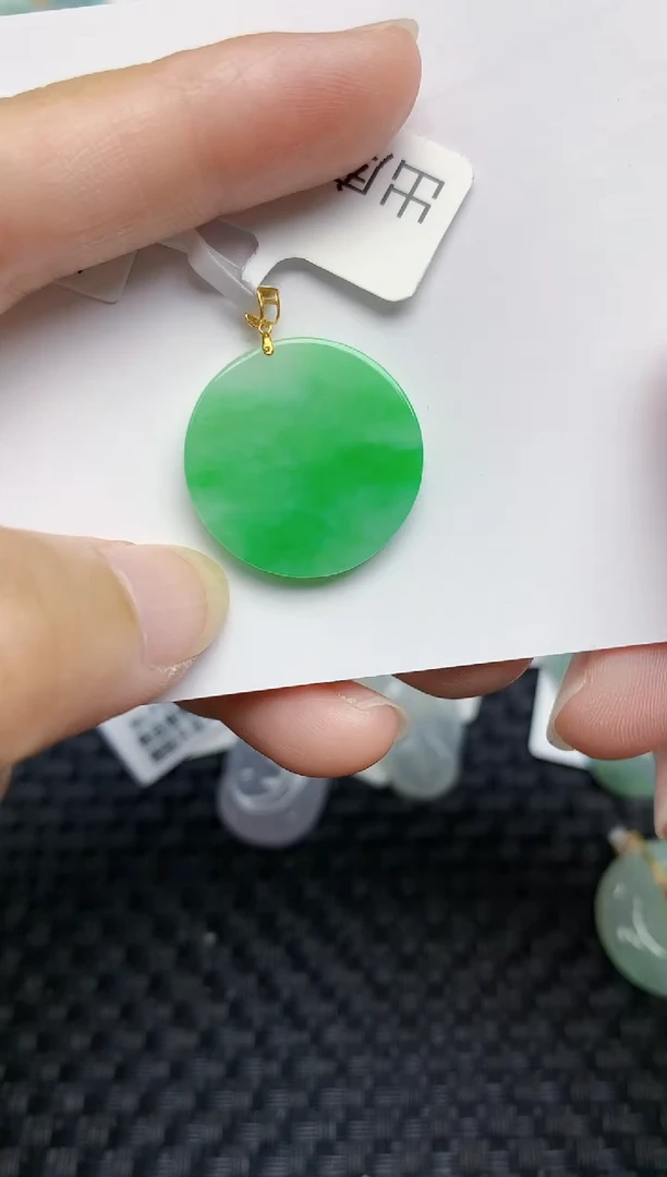 翡翠18K金镶嵌颈饰天然A货翡翠