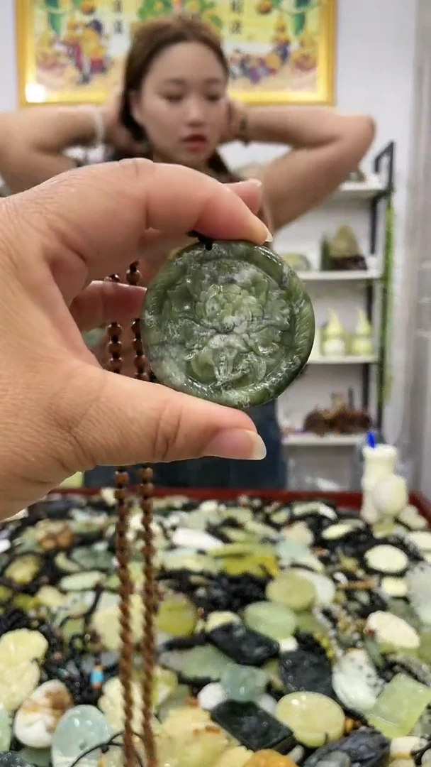 岫玉未镶嵌吊坠