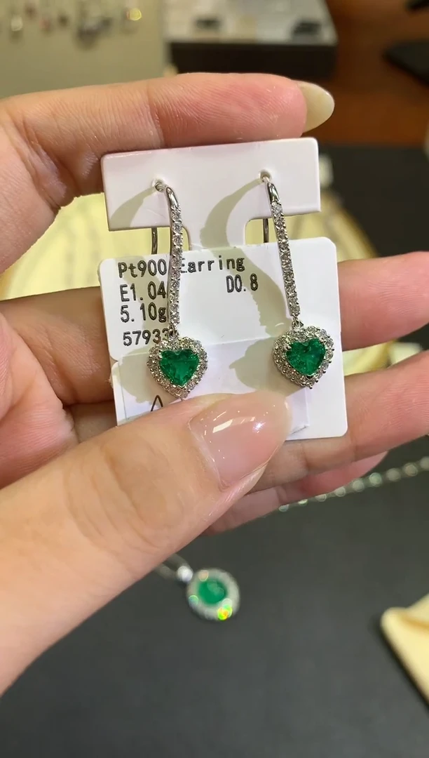 定制祖母绿耳饰铂Pt850镶嵌D456|29999