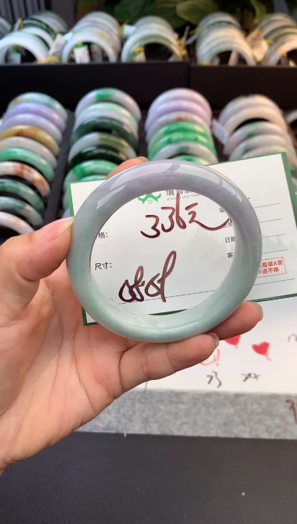 未镶嵌定制翡翠毛货需精细抛光+多人