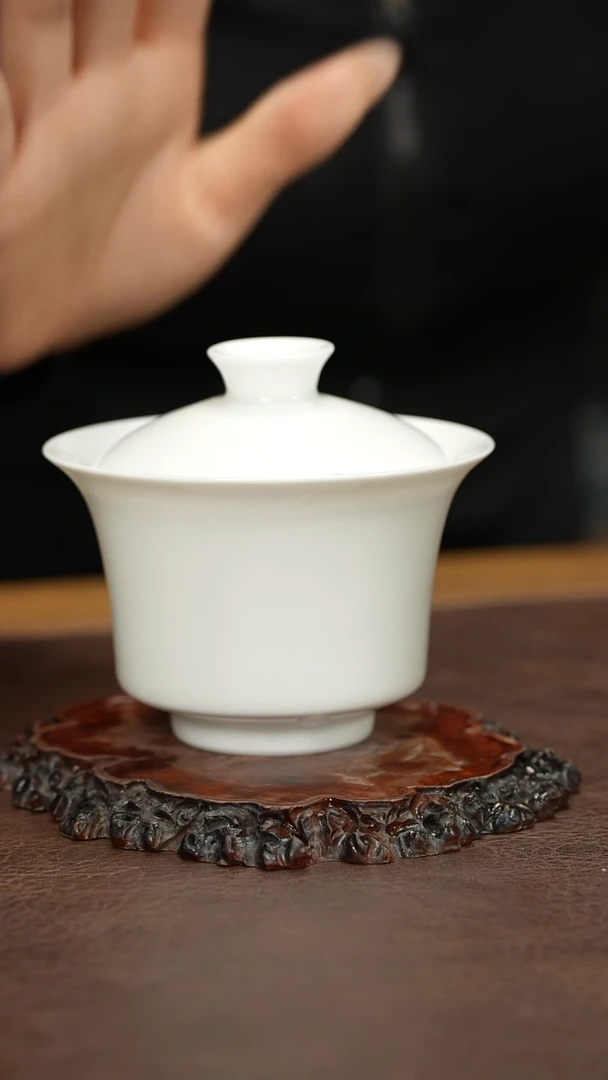 景德镇白胎马蹄盖碗