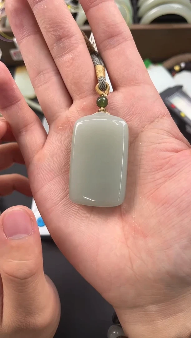 手串未镶嵌和田玉且末青白无事牌微色差