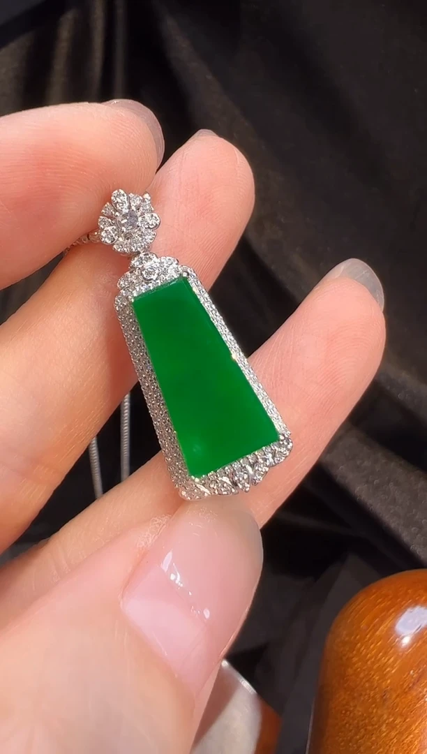 吊坠(不含链)18K金镶嵌翡翠亨*L6吊坠