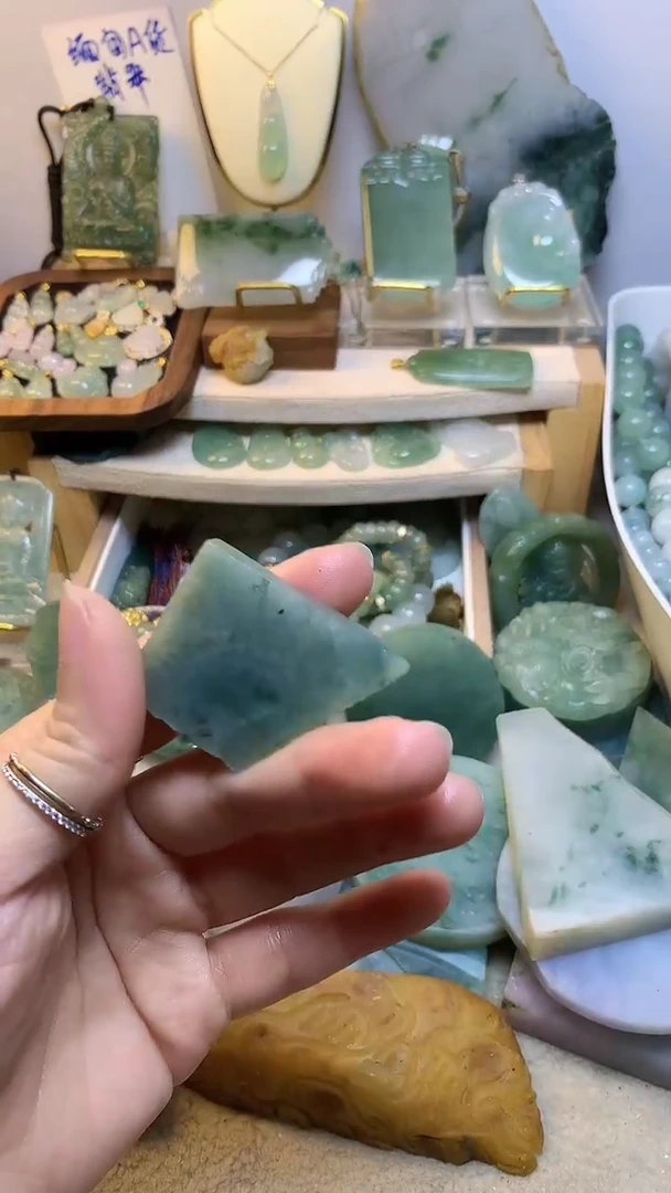 未镶嵌挂件翡翠 缅甸A货翡翠，没有运费险