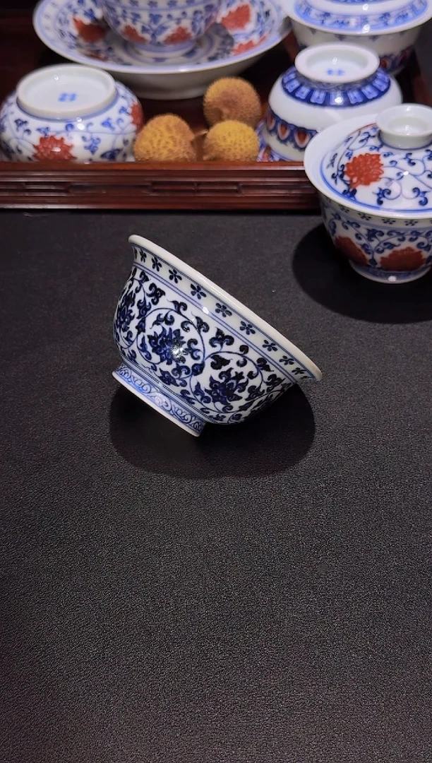 青花缠枝莲压手杯