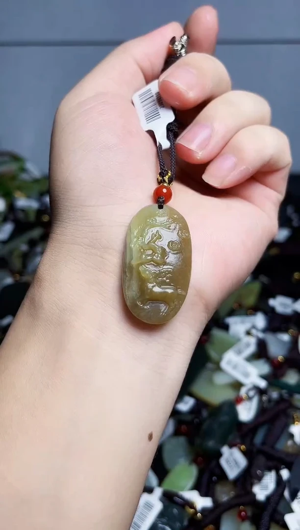 颈饰未镶嵌和田玉1