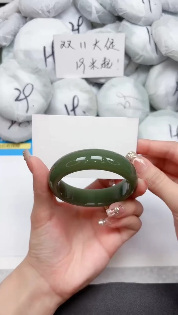 未镶嵌手镯石英质玉51-54.5