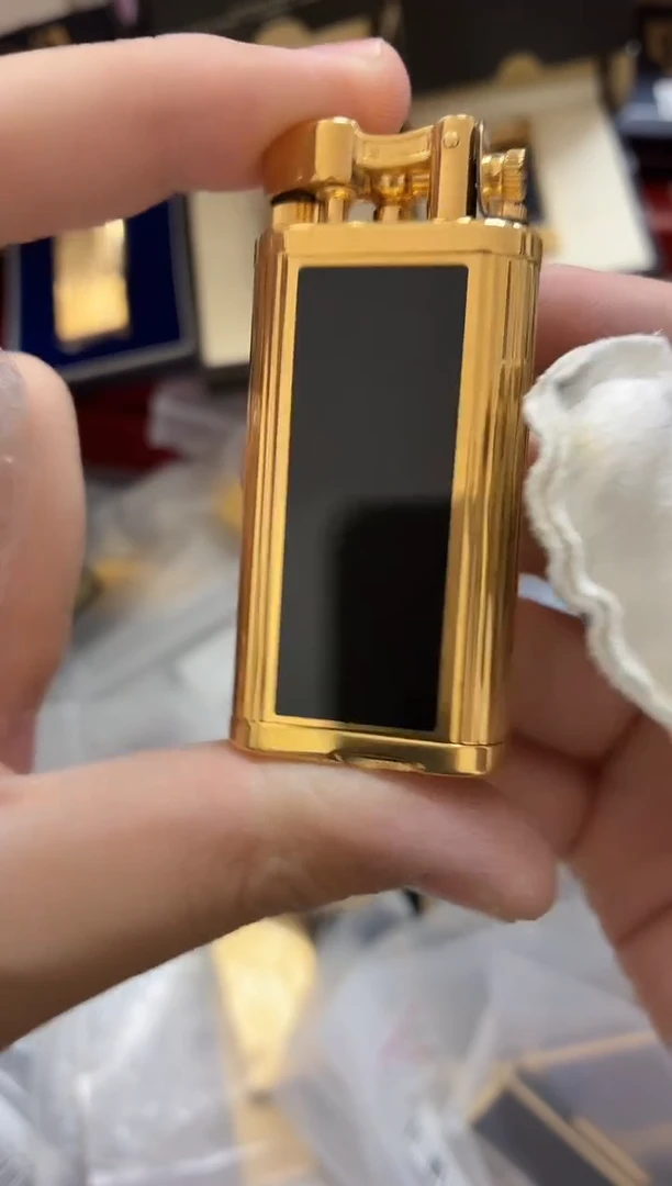 抬臂温莎黑打火机