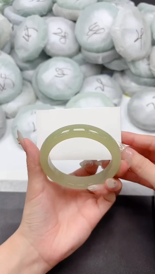 未镶嵌手镯石英质玉117-60.4