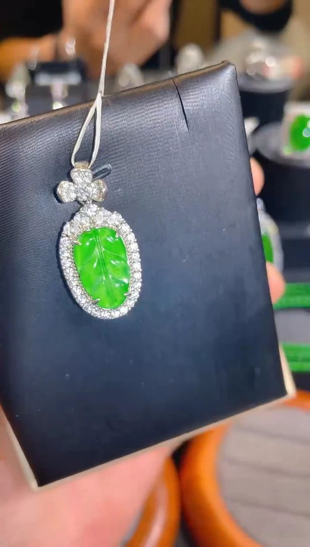翡翠未镶嵌颈饰天然A货翡翠A11