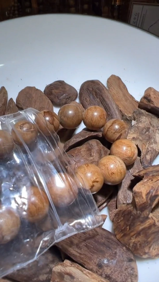 沉香沉香碎屑M****)马泥涝9.6克