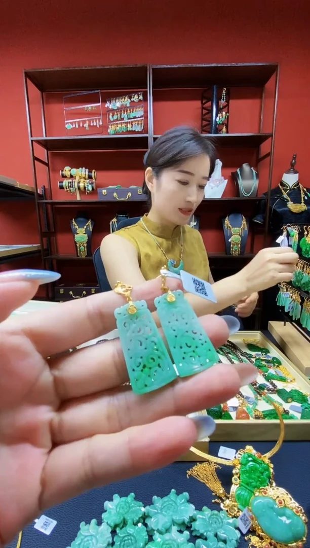 颈饰未镶嵌翡翠翡翠耳饰
