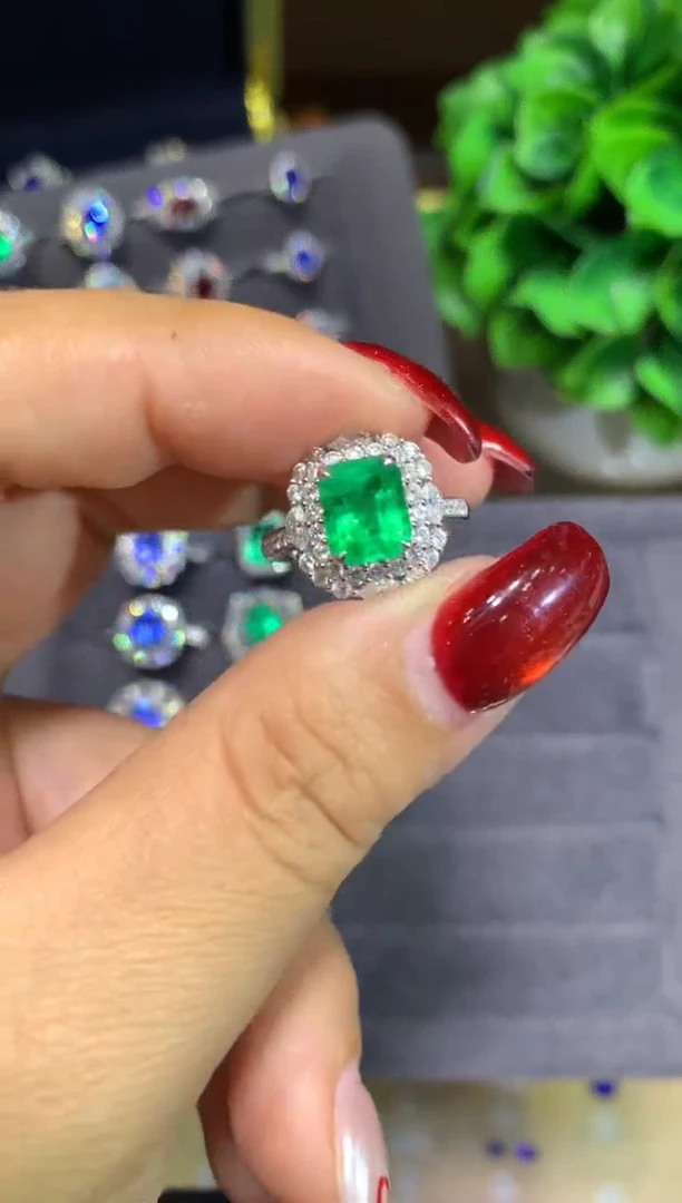 18K金镶嵌戒指祖母绿1.89ct
