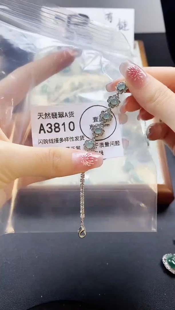 【闪购商品】翡翠颈饰未镶嵌天然翡翠A货8888