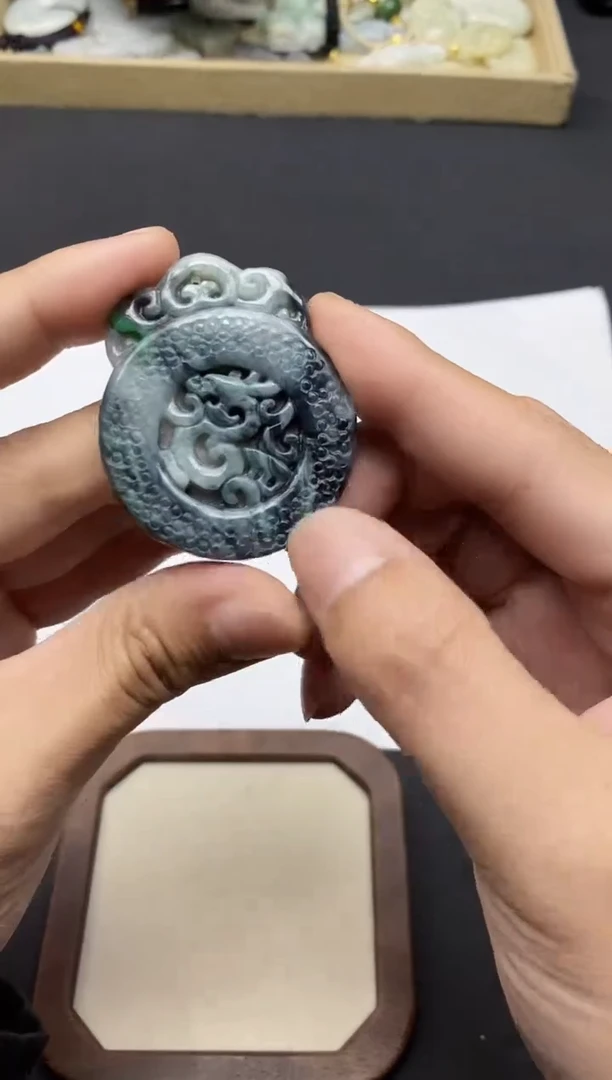 颈饰未镶嵌翡翠1