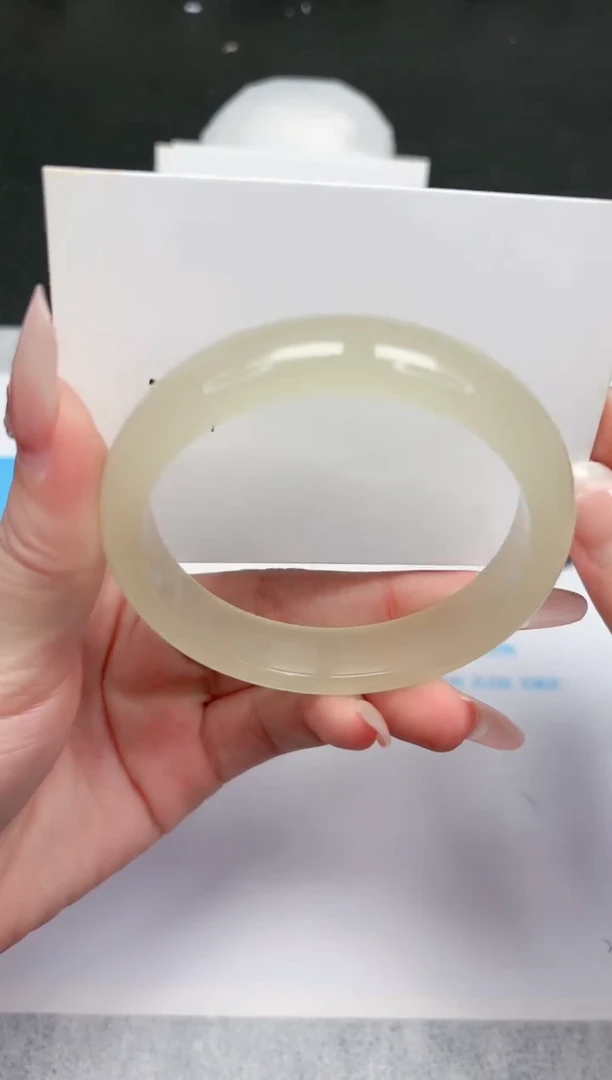 【闪购商品】石英质玉手镯未镶嵌624-58