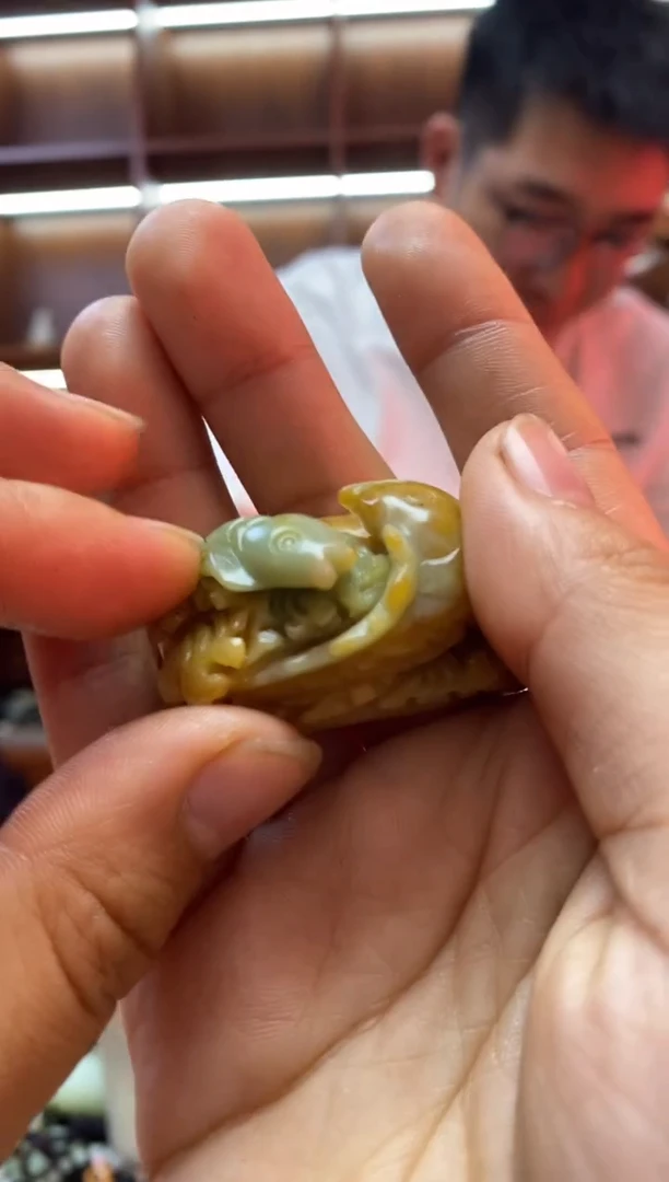 未镶嵌蛇纹石玉手牌