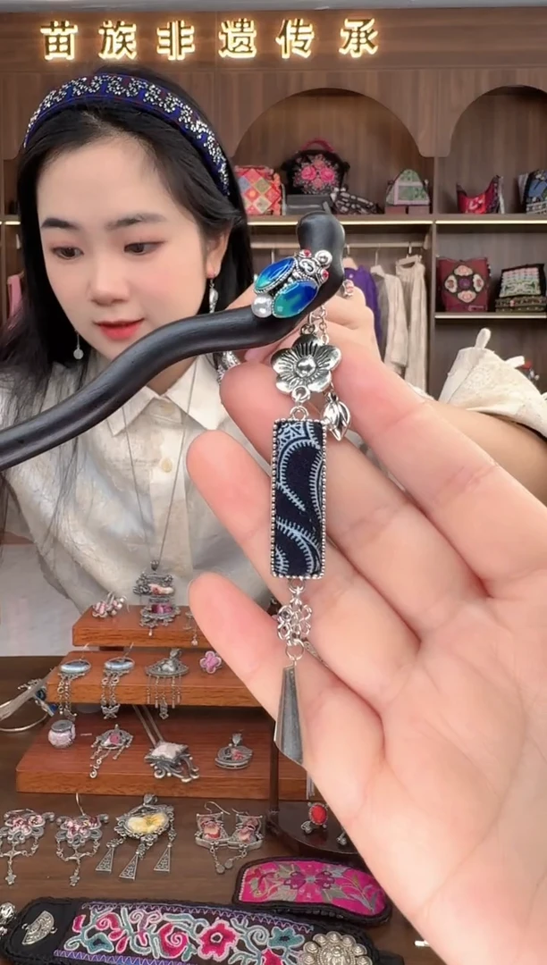 【闪购商品】织绣扶光苗绣传承75