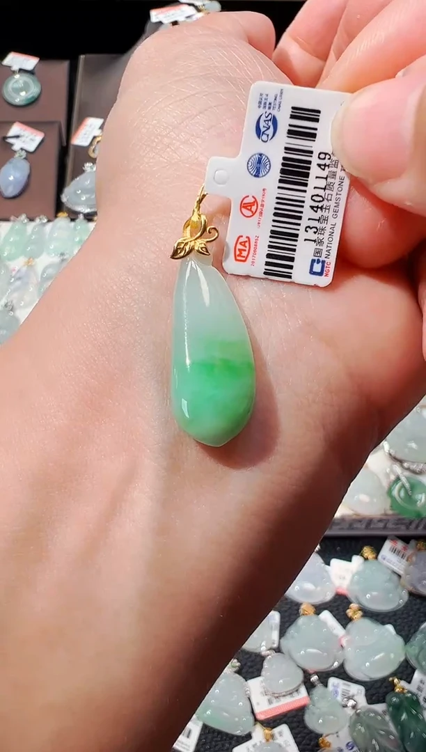 【闪购商品】翡翠吊坠(不含链)18K金镶嵌福瓜吊坠1149