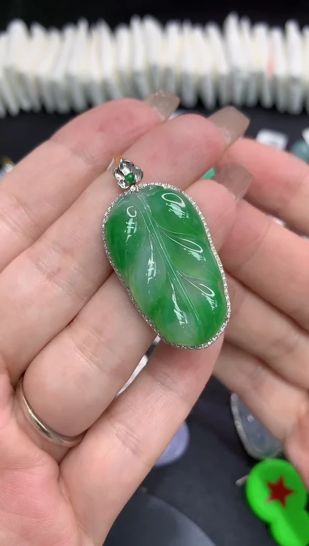 吊坠(不含链)18K金镶嵌翡翠111