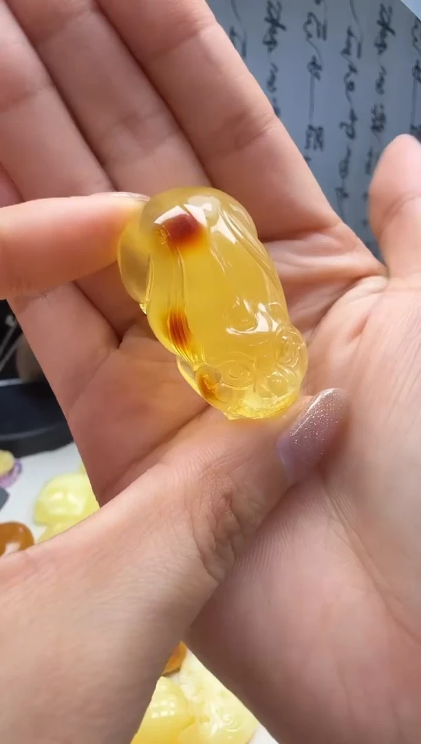 裸石琥珀未镶嵌如图