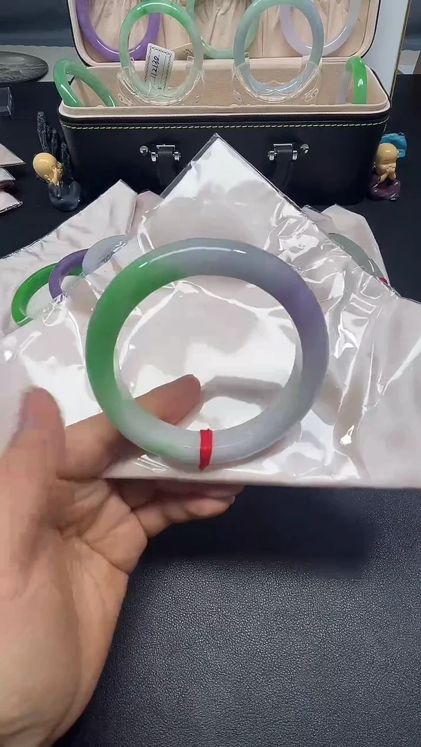 以实物为准，拍那个发那个。