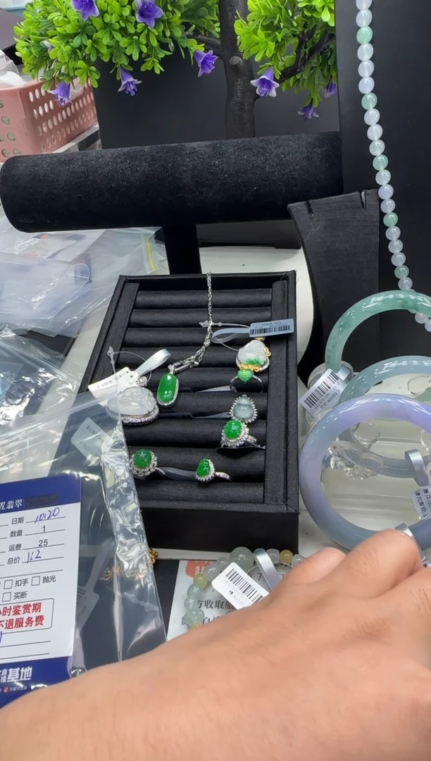 颈饰银S925镶嵌翡翠爱****…翡翠挂件