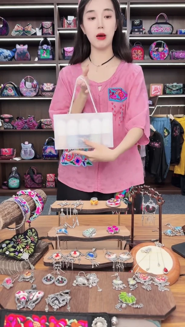 织绣A41蒙阿苏苗绣传承店