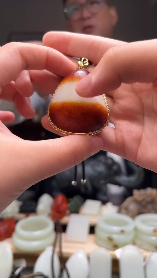 颈饰未镶嵌和田玉吊坠