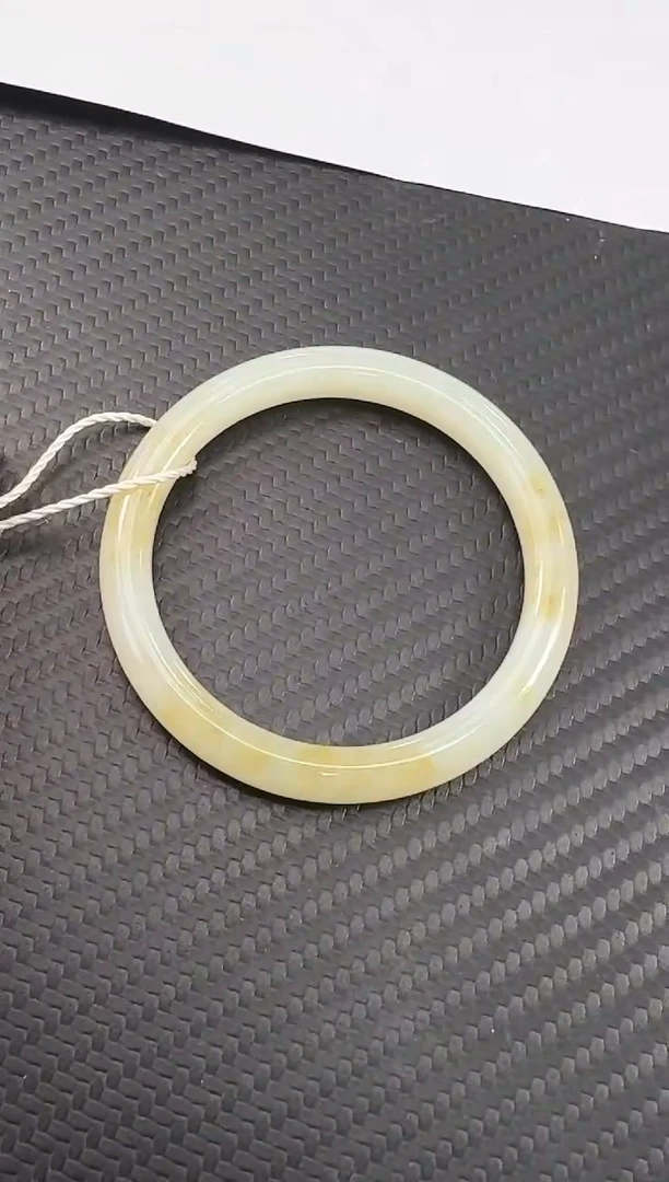 和田玉手镯未镶嵌且末微色差高青白54+手镯