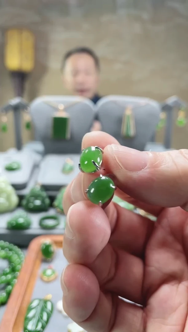 【闪购商品】和田玉耳饰银S925镀金镶嵌8x10mm