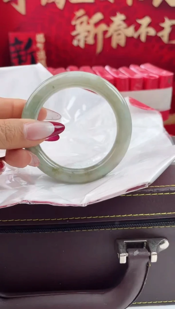 【闪购商品】翡翠手镯未镶嵌11翡翠手镯（微瑕）