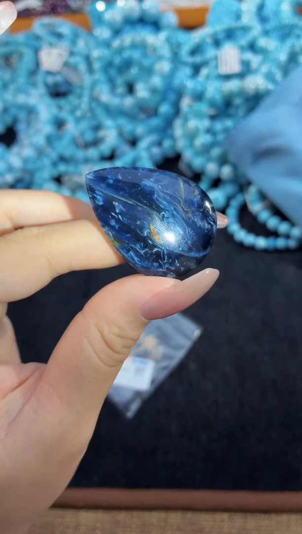 颈饰未镶嵌石英质玉（非洲翠）比得石裸石