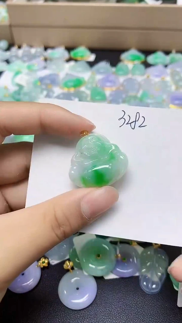 翡翠18K金镶嵌颈饰天然缅甸翡翠A货