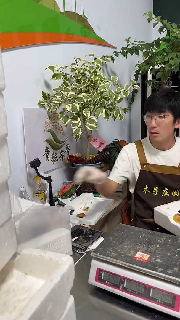 精品波姬红无花果超大果24枚4斤以上