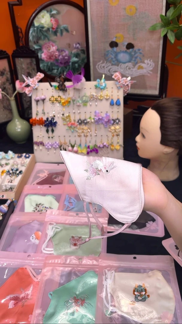 刺绣@****?非遗手工绒花