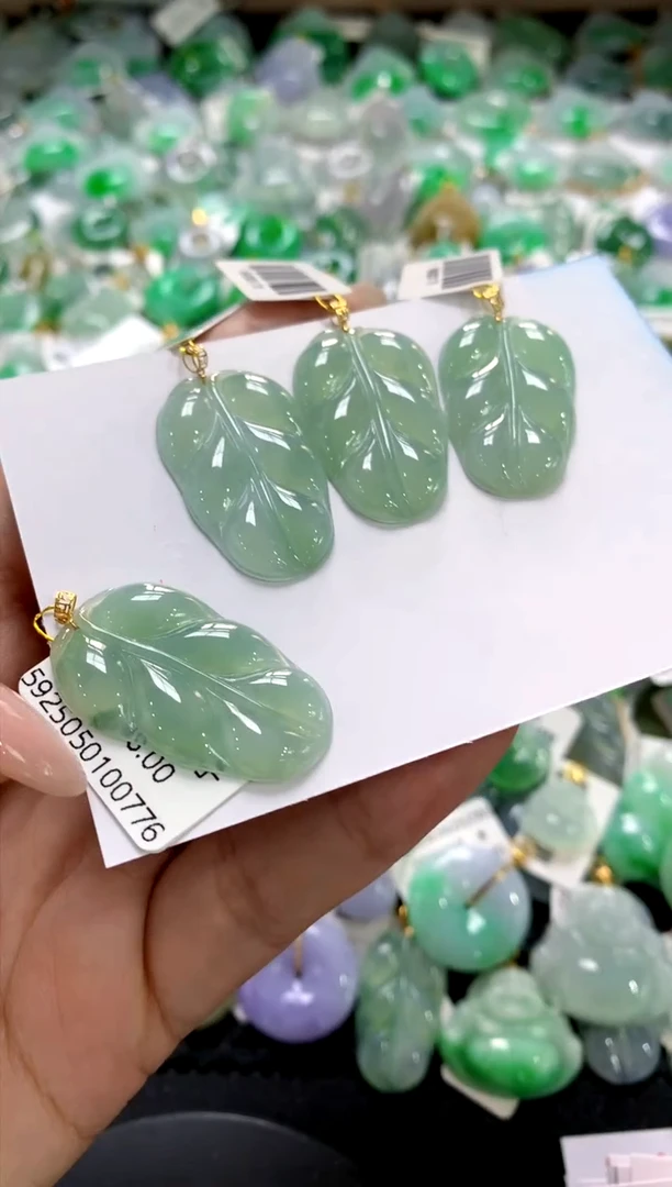 翡翠18K金镶嵌颈饰1111111111（多样性发其一）