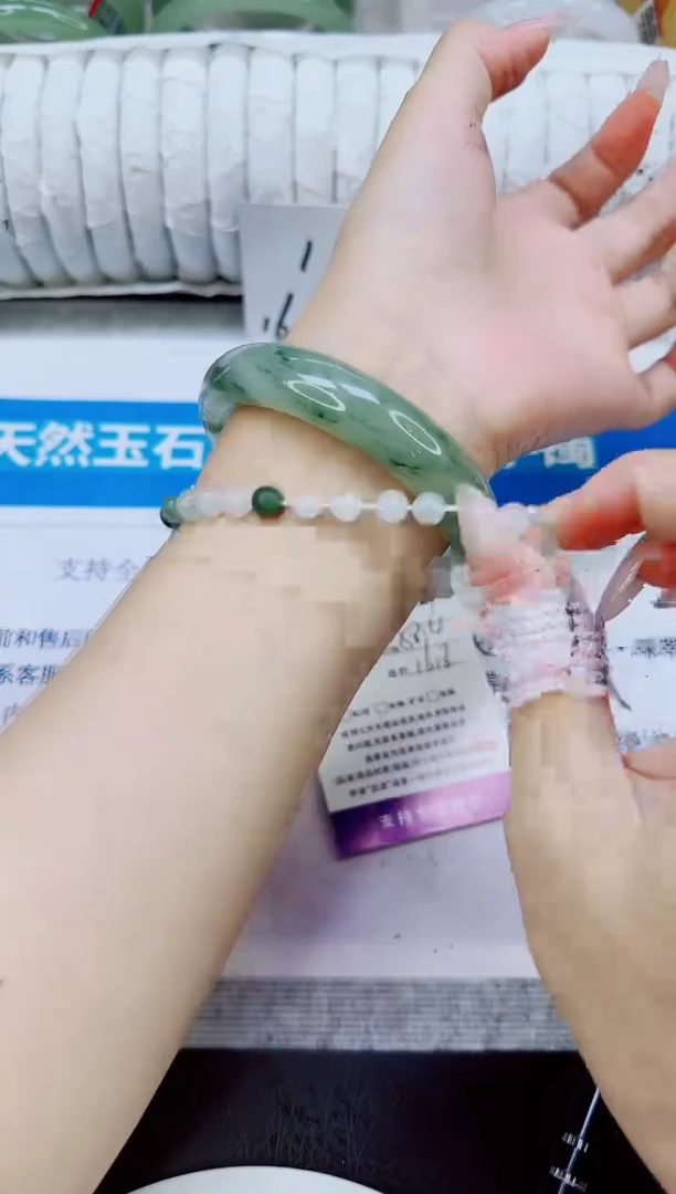 未镶嵌手镯石英质玉259/58.4