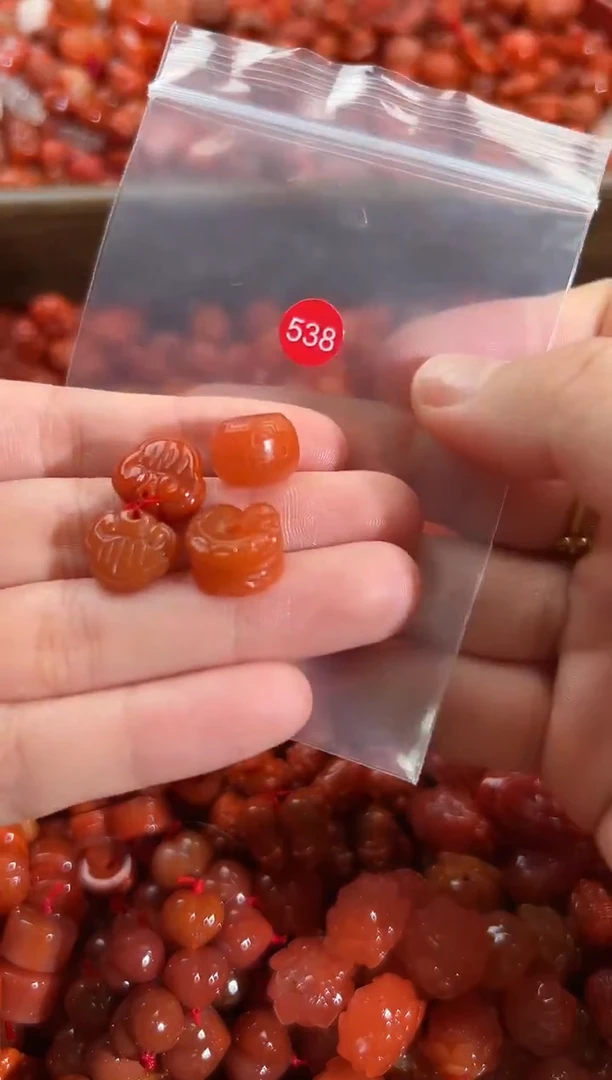 颈饰未镶嵌南红玛瑙1