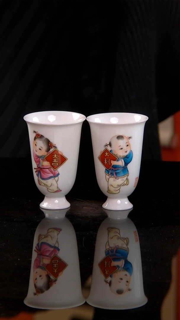 福利款喜颜心造粉彩童子大吉大利对杯
