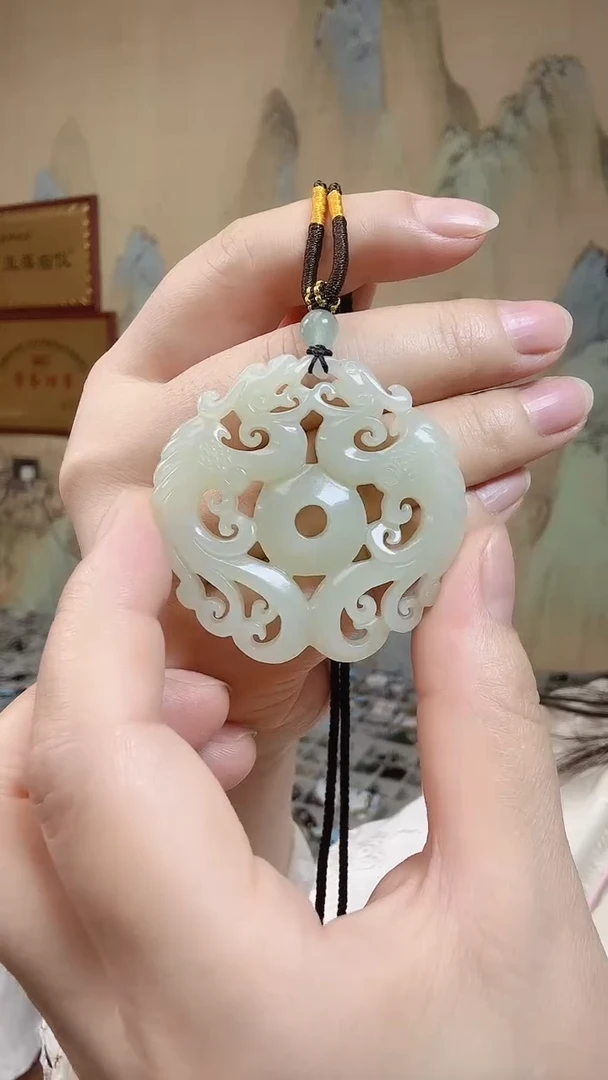 和田玉未镶嵌颈饰.