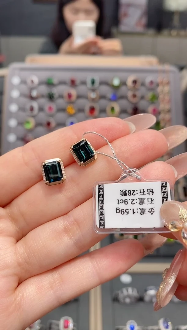 【闪购商品】碧玺耳饰18K金镶嵌2.9   配钻