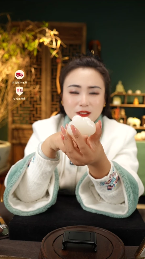 云南石荔枝白雕刻：云朵笔搁摆件