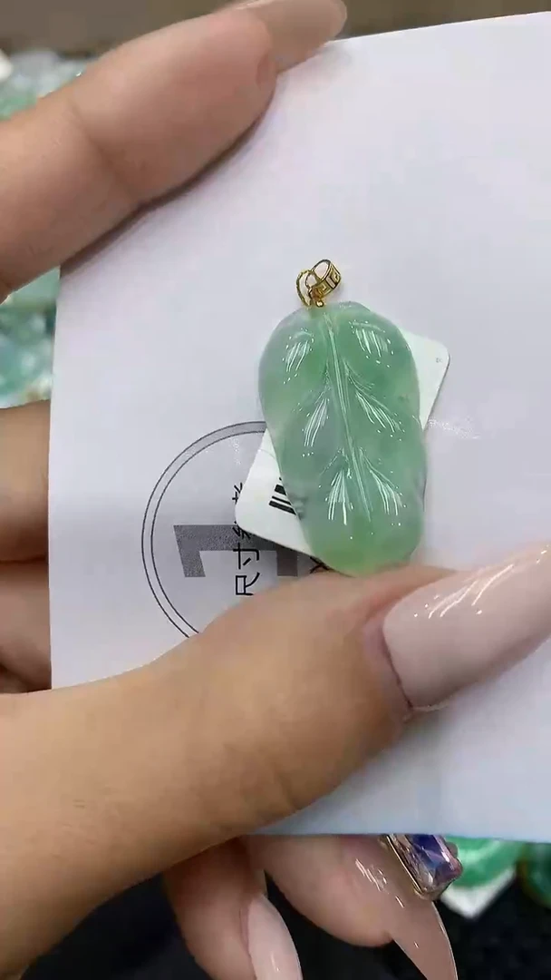 颈饰18K金镶嵌翡翠111111111111