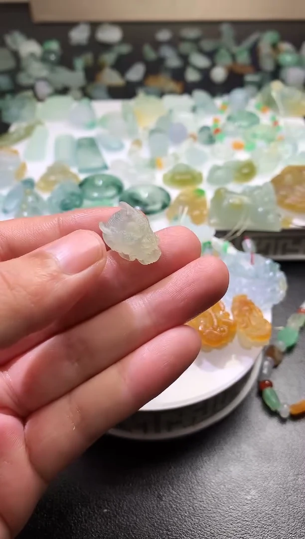 未镶嵌定制翡翠毛货