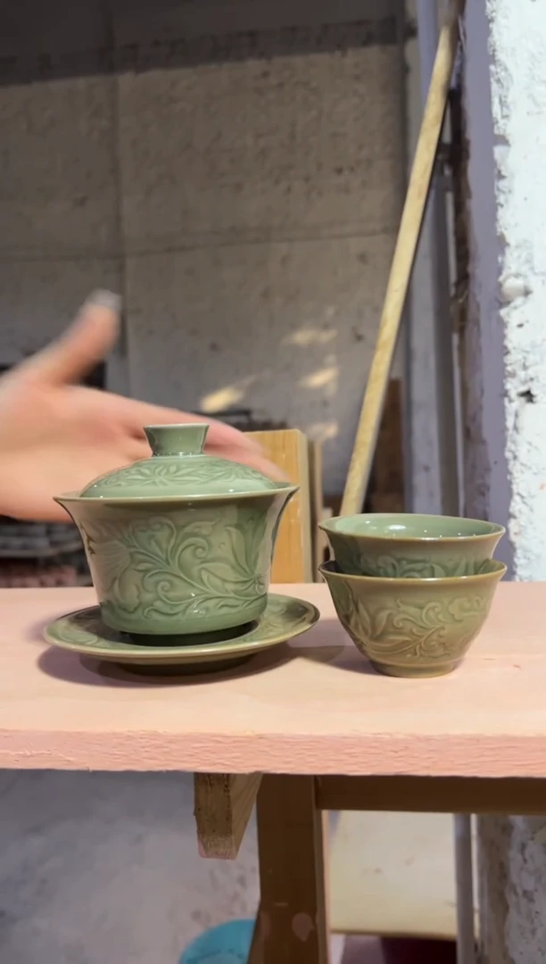 微瑕耀州窑青瓷莲纹三才盖碗+莲纹小杯2