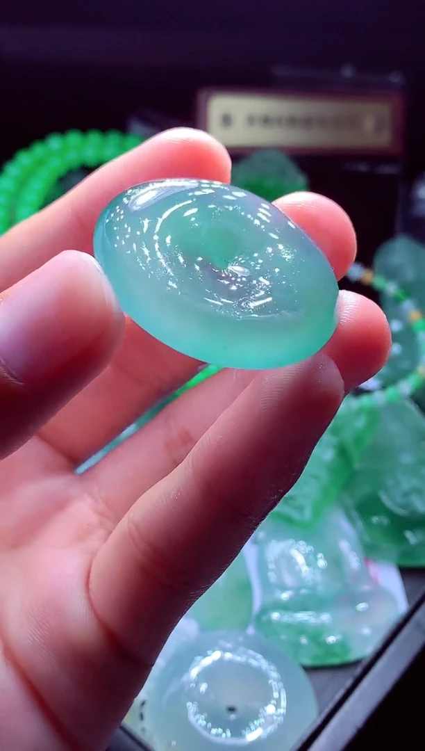 未镶嵌定制翡翠旺***?翡翠毛货定制