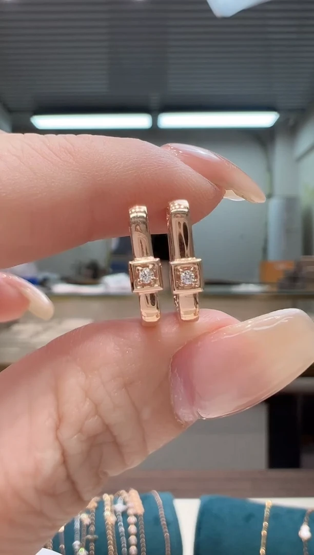 【闪购商品】钻石耳环18K金镶嵌镶钻方形耳环K红