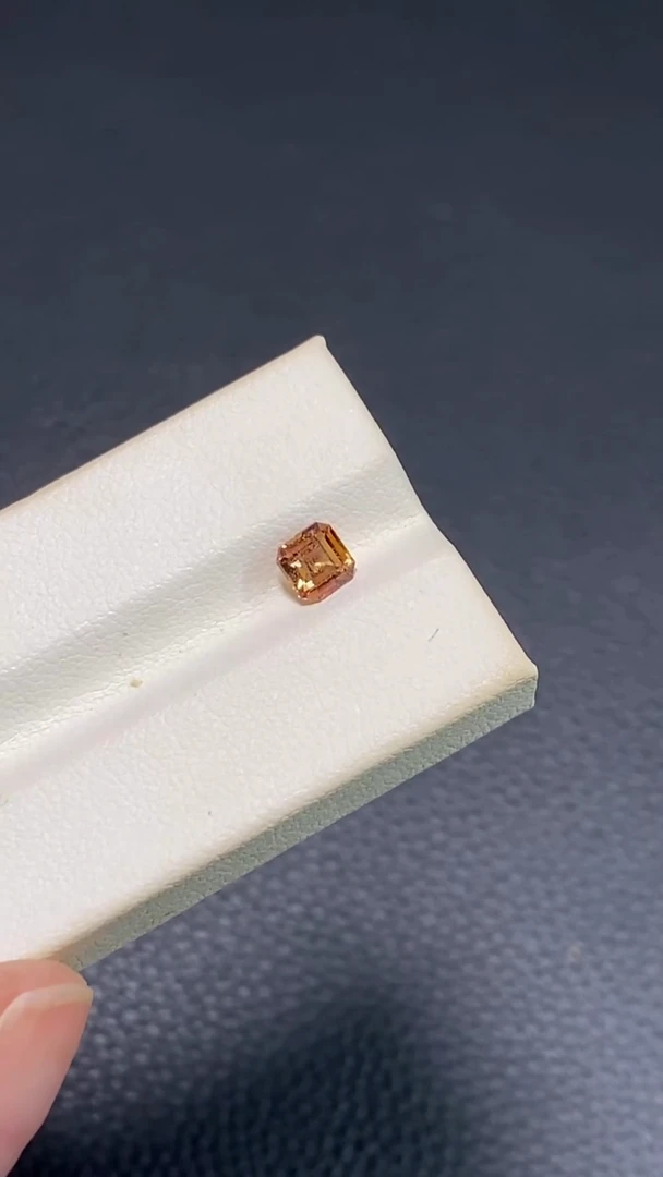 裸石彩色蓝宝石皮**静65分天然彩蓝宝裸石